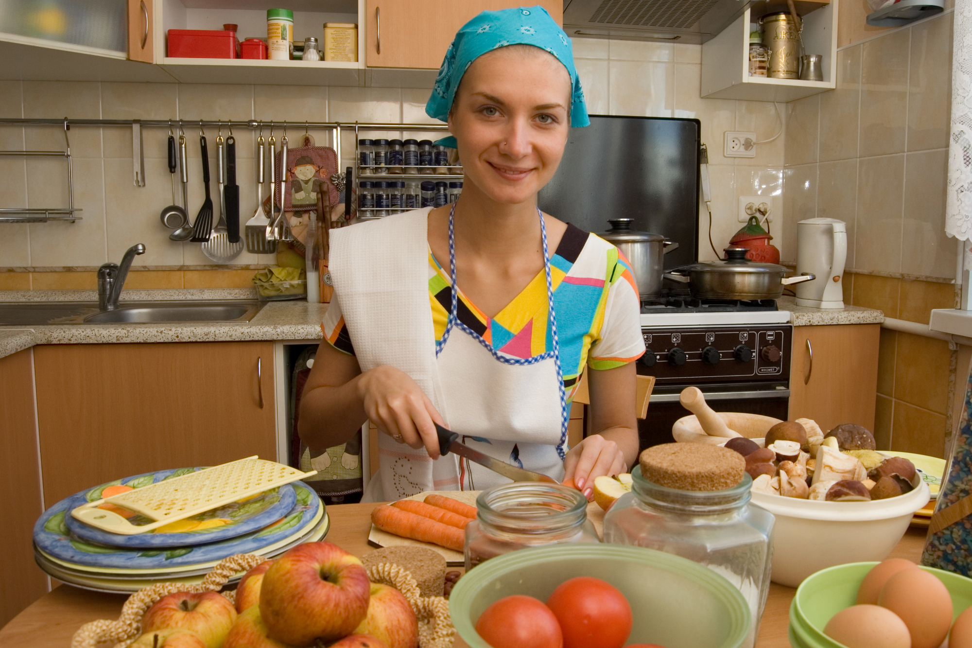 Рыжая хозяйка дома без лишних слов дала раком на кухне